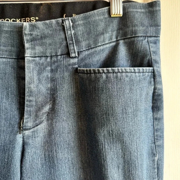 Dockers cropped, flare leg jeans. Size 4P - Picture 2 of 9
